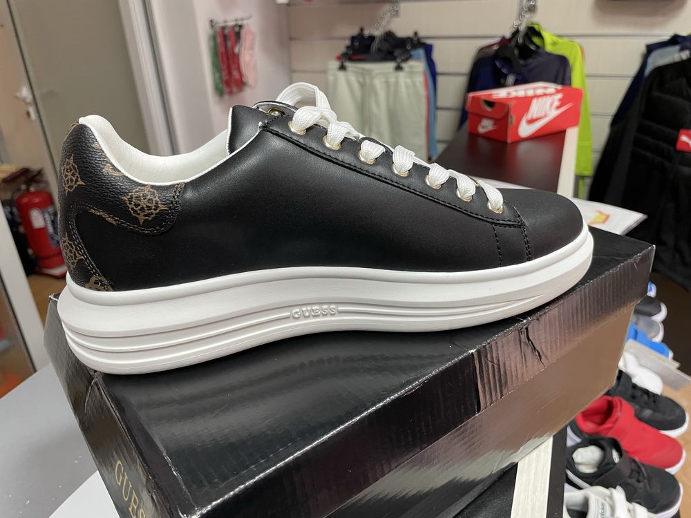 Дамски кец Guess