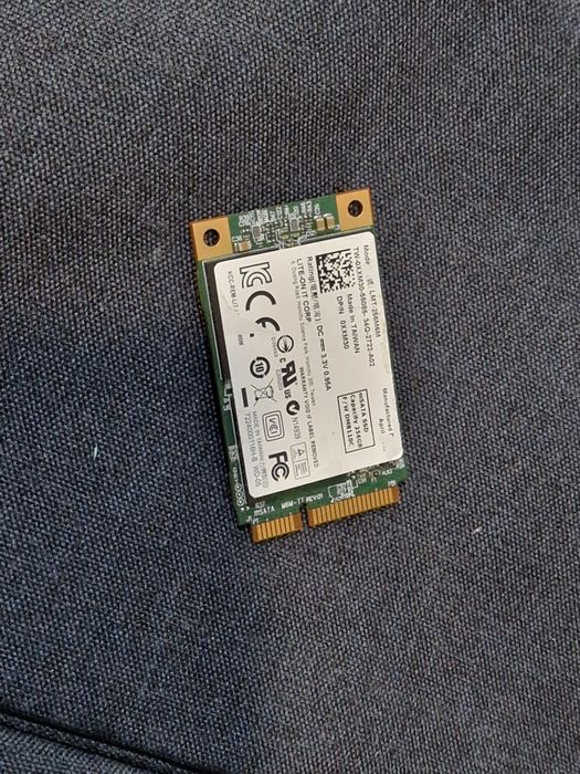 SSD 256 G pentru laptop.  Fara informații suplimentare.