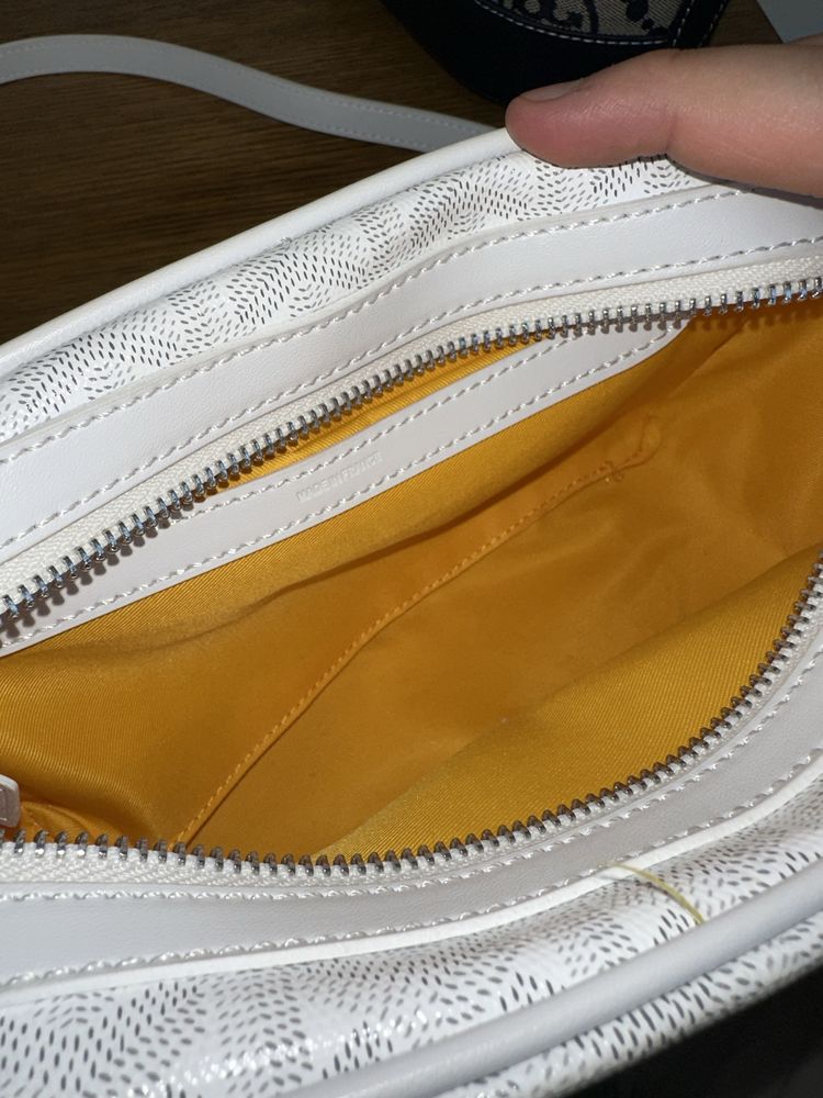 Стильнуая сумка – белый канвас Goyardine