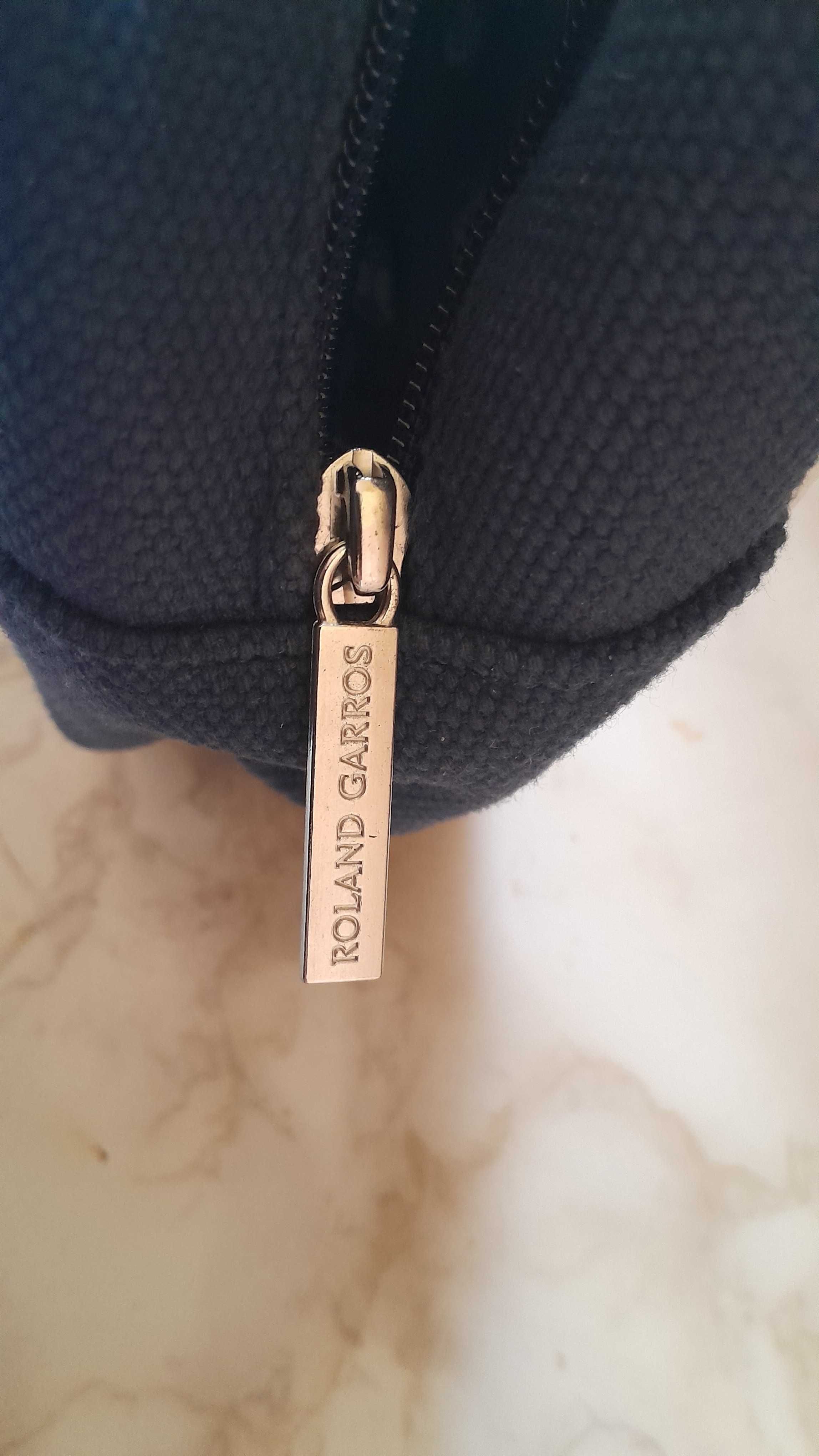 Продавам чантичка Roland Garros Paris
