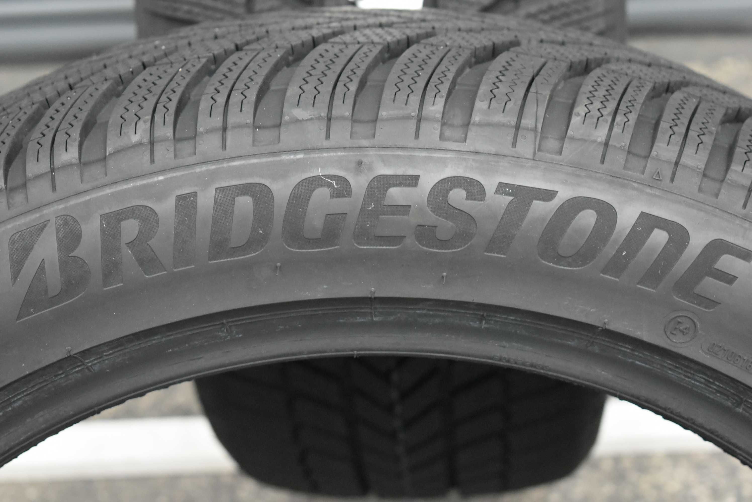 2бр. 275/45/21 Bridgestone нови