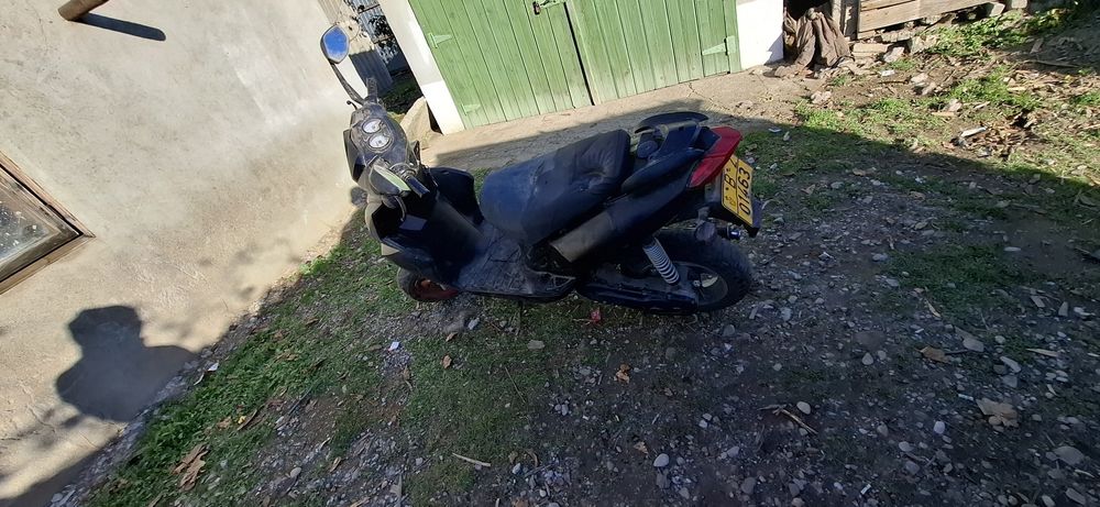 Vand scuter lonjia  cu motor de malaguti  f15 acte in regula