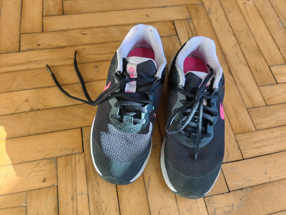 Nike номер 34 подходящи за момиче