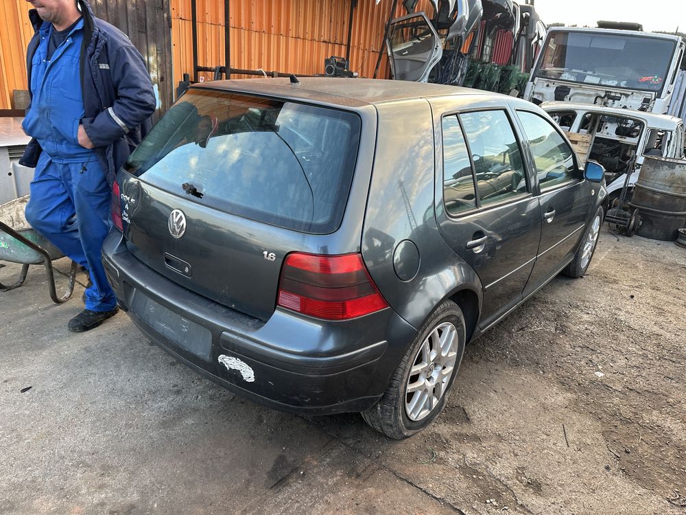 Volkswagen Golf 1.6 16v НА ЧАСТИ