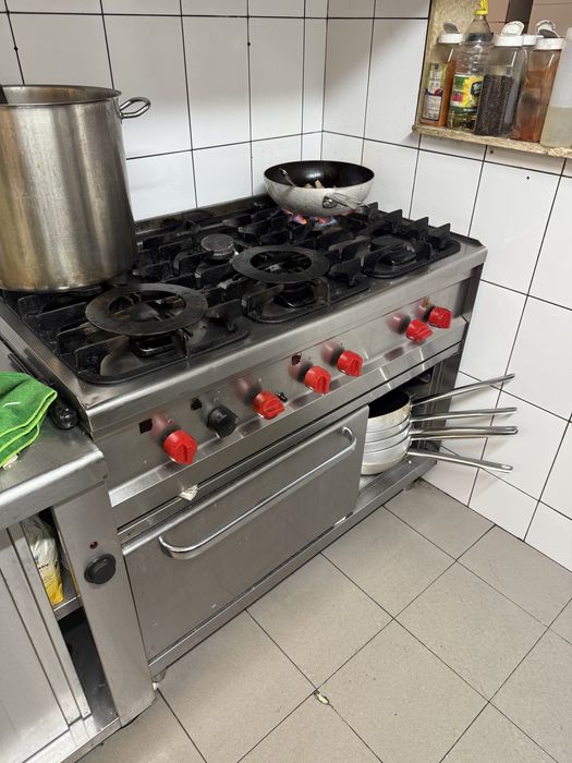 Vand aragaz profesional 6 ochiuri cu cuptor, stare perfecta, pret 3000