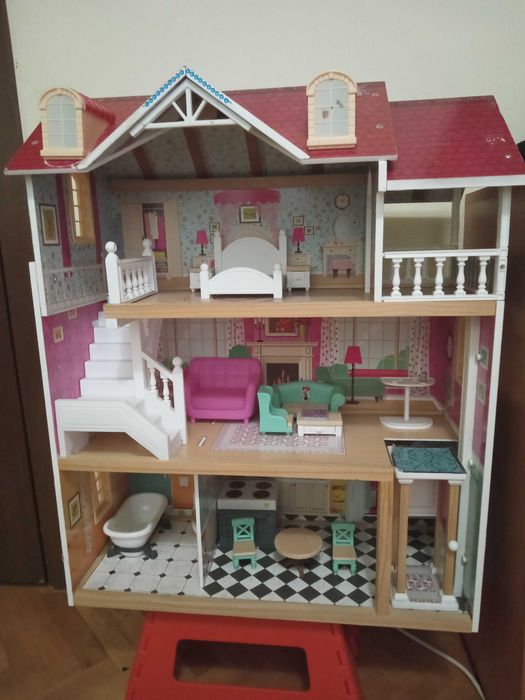 Casuta din lemn pentru papusi