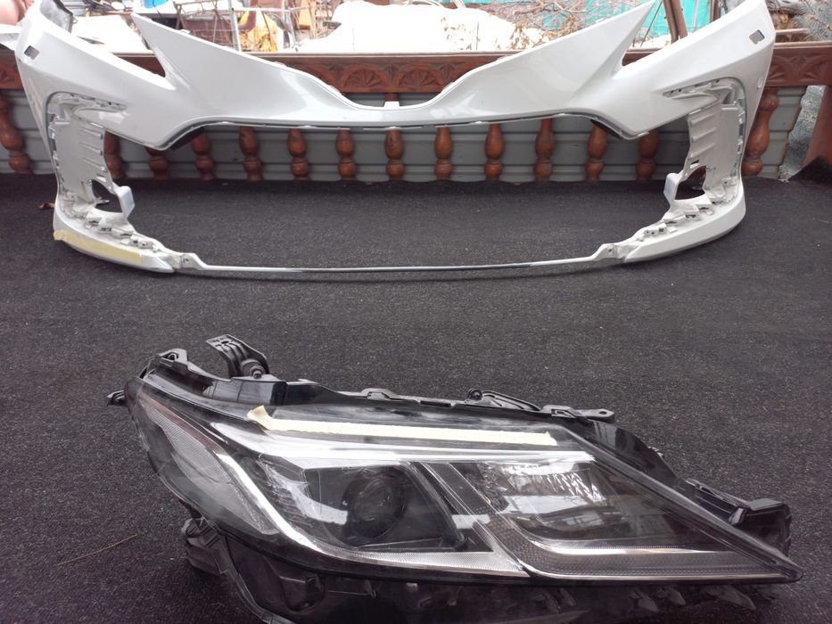 На Camry 75 бампер, фара и крыло