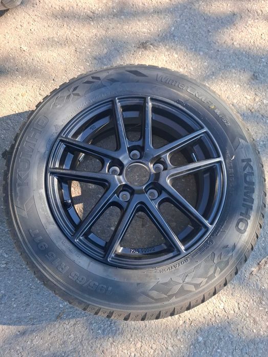 Vand 4 anvelope noi de iarna pe 15 inch.