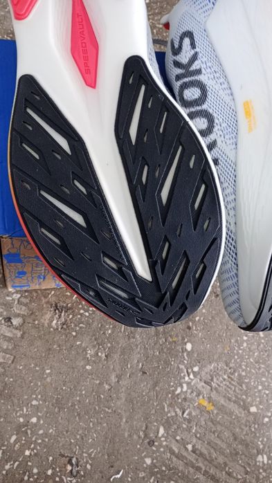 Adidasi Brooks hiperion max 2