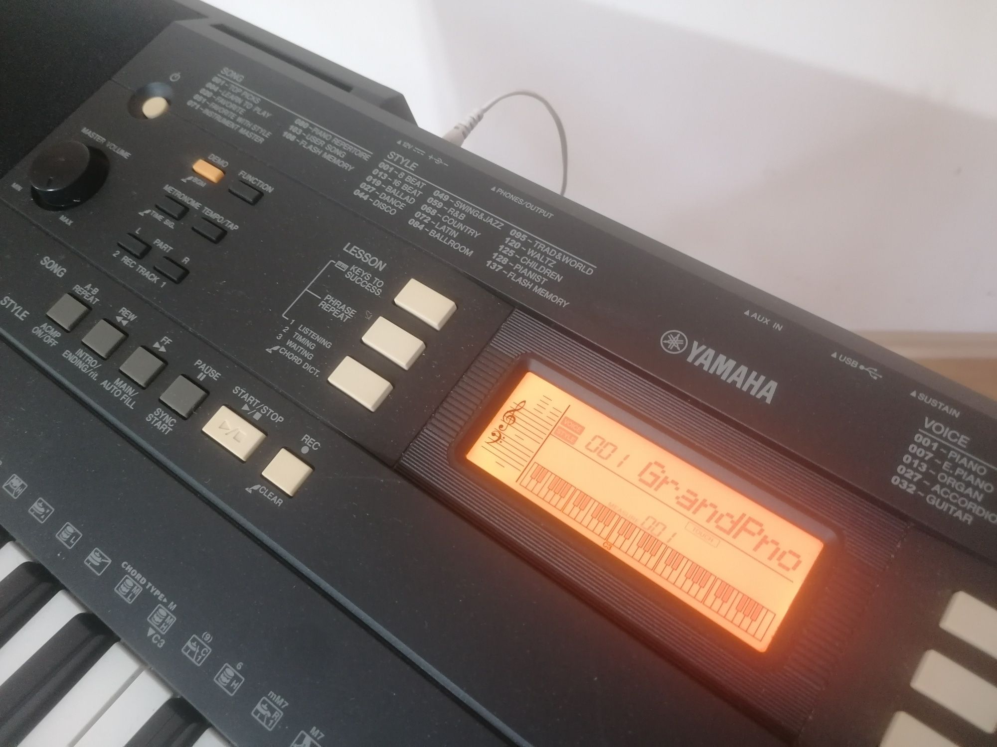 YAMAHA PSR E-343 usb digital touch display osciloscop