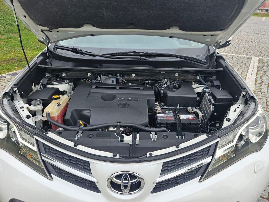 Toyota Raw-4 An 2014-11 Motor 2.0 Diesel Tracțiune 4x4 La Buton