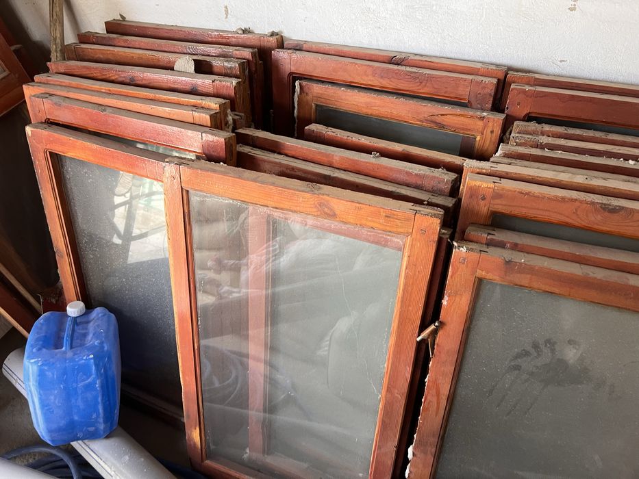 Деревенные окна в хорошем состоянии