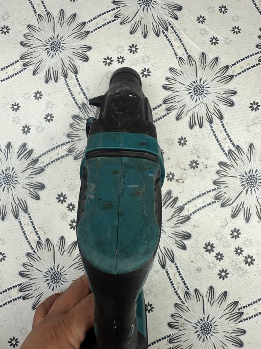 Акумулаторен перфоратор Makita DHR182