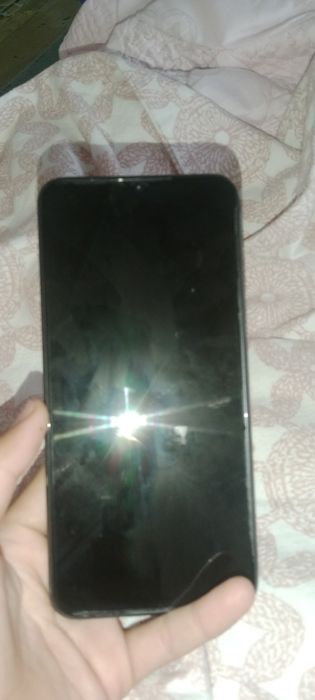 Redmi9 продаю трещен нету заднии часть немного обгорел В моторе камаза