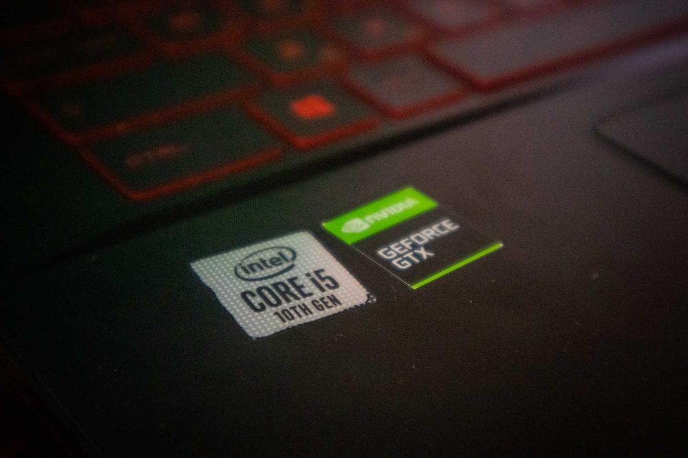 Продавам лаптоп MSI GF63 Thin 11SCXR