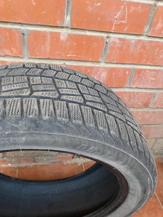 Зимные шины в отличном состояние