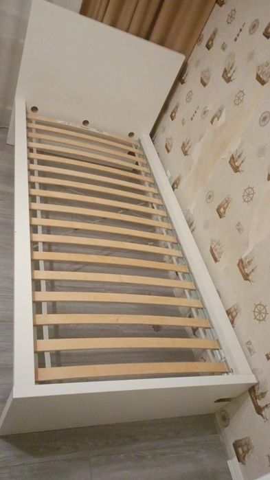 Кровать с матрасом