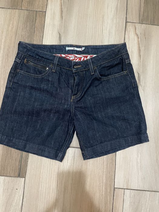 Tommy Hilfiger .Обличани веднъж ,отлични.Със златно лого на марката.28