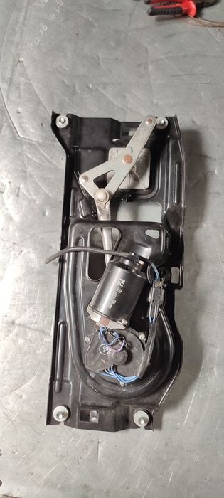 Трапеция дворников на Mitsubishi Delica булка