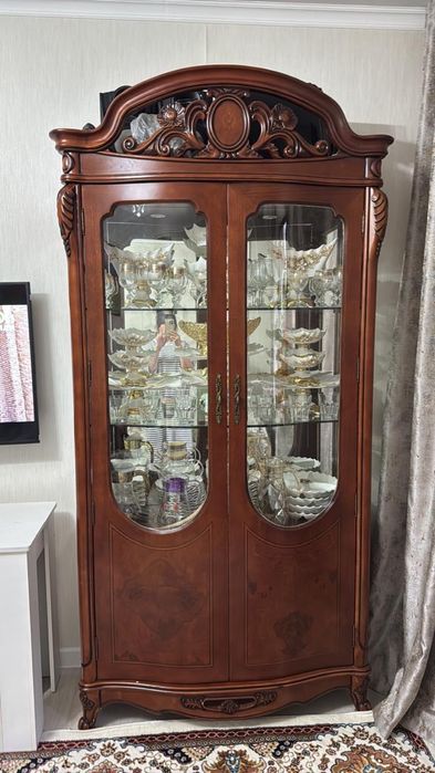 Продам шкаф ретро стиле состояние идеальное