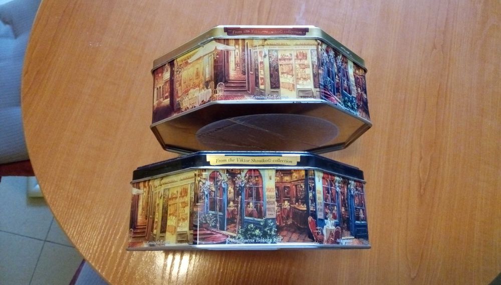 Метална кутия за бисквити  с картини на Виктор Швайко - Viktor Shvaiko