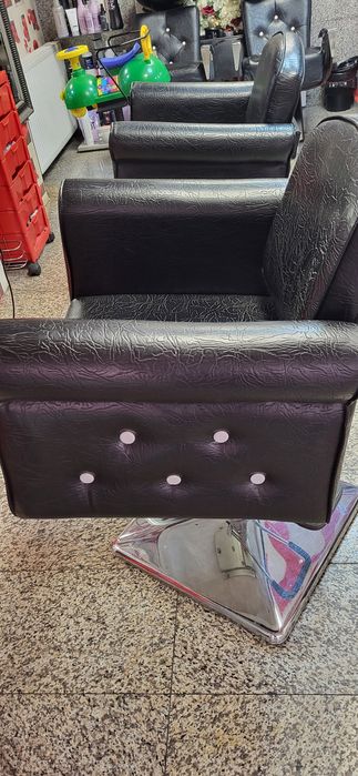 Vand scaune de frizerie si coafor