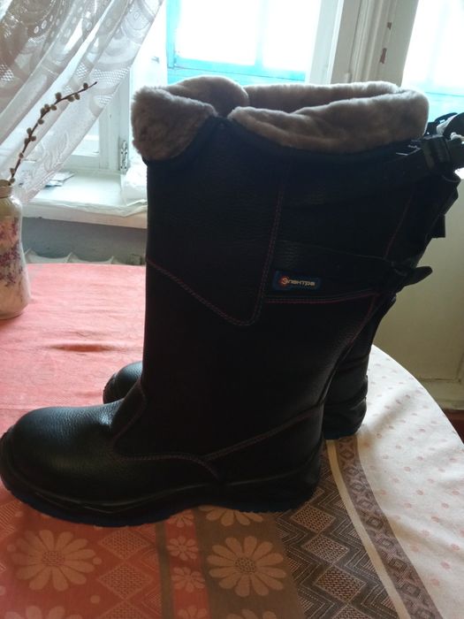 Продам спецобувь