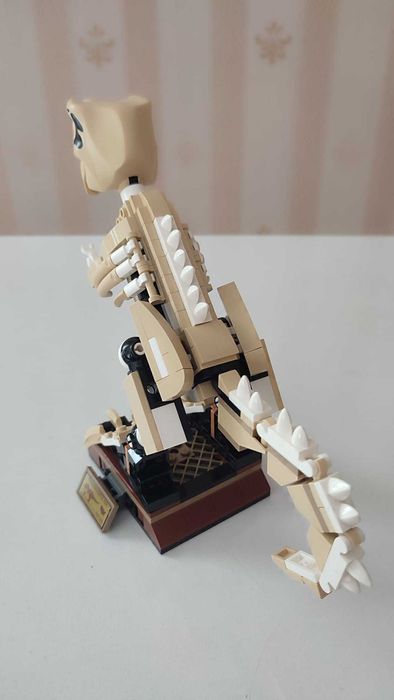 LEGO Jurassic World - Expozitia fosilei dinozaurului T. Rex