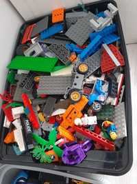 Vand piese Lego originale, 80 de lei kg