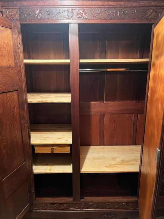 Масивен дъбов гардероб