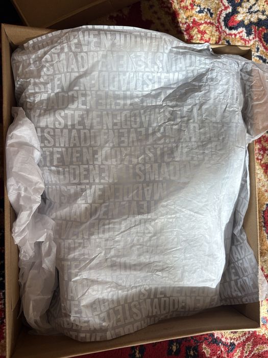 Чисто нови маратонки Steve Madden