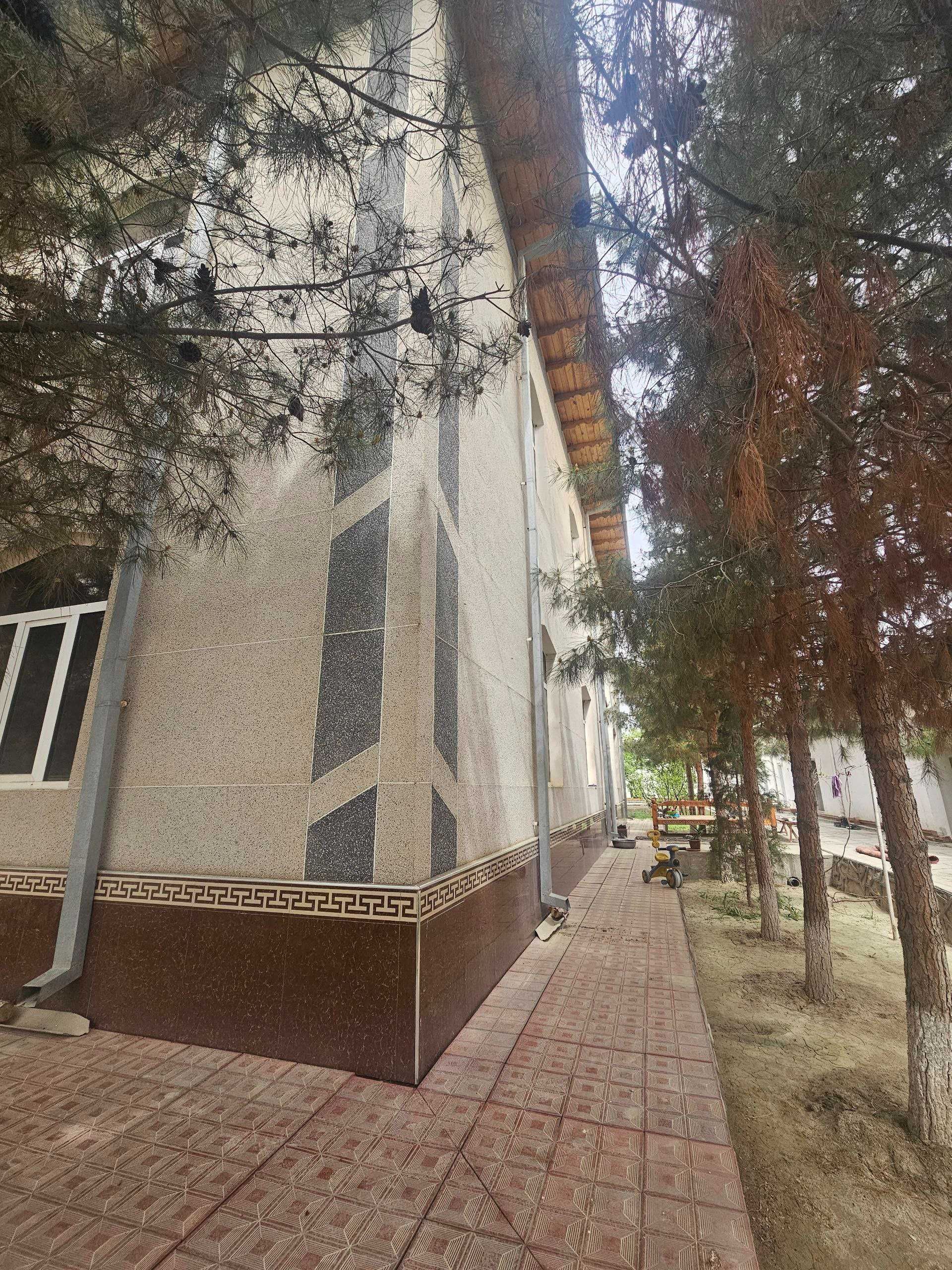 Buxoro viloyati Shofirkon tumanida Ma`muriy bino sotiladi