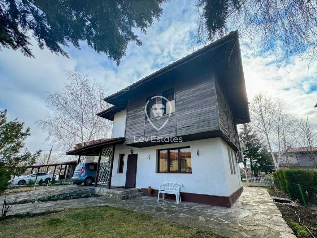 Двуетажна къща с парцел в село Брястовец, област Бургас