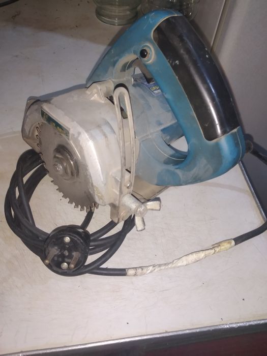 Продам электро пилу пчёлку