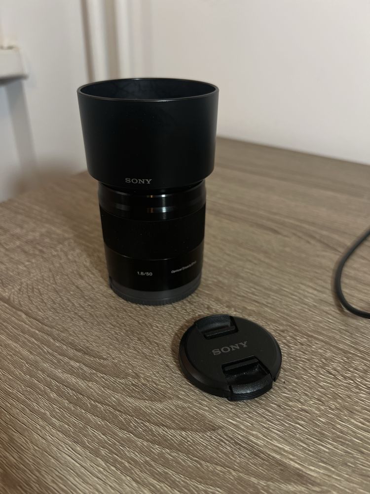 Obiectiv Sony 50 mm f 1.8 OSS cu acoperitoare + parasolar