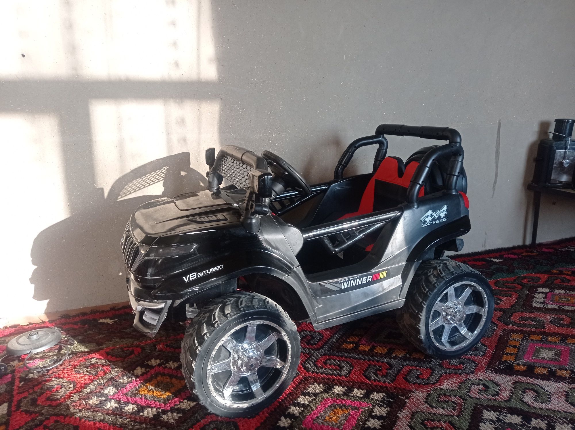 Bolalar uchun plutli mashina