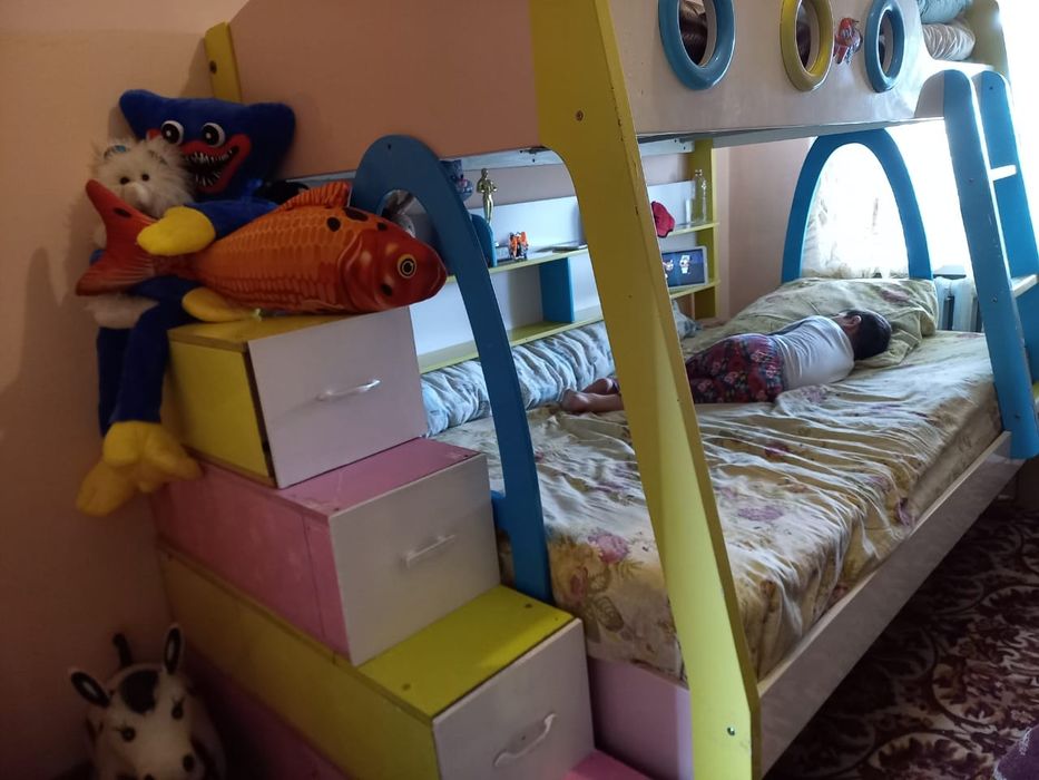 Двухъярусная кровать
