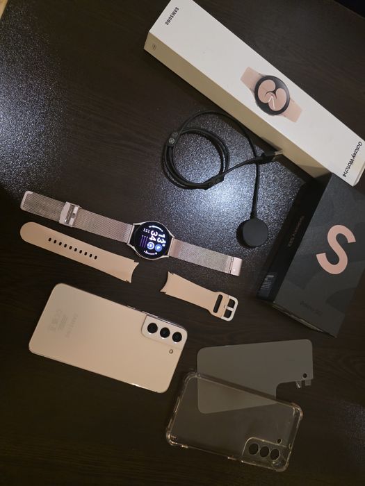 Samsung Galaxy S22 Pink Gold, 256GB 5G + Watch 4 Pink Gold