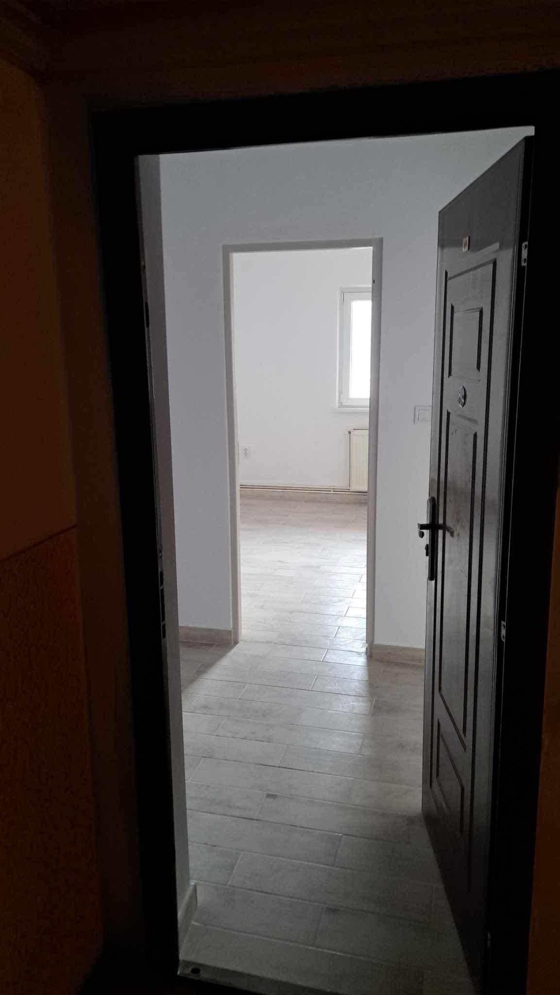 Vând apartament 3 camere