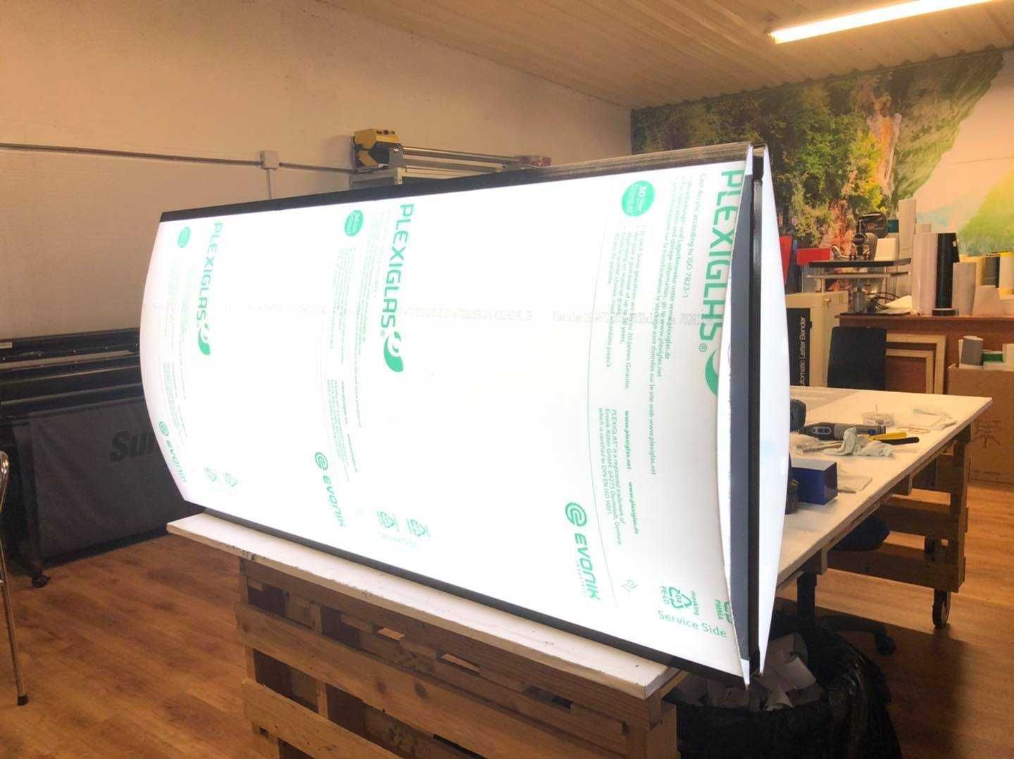 Casete luminoase, litere volumetrice, panouri publicitare
