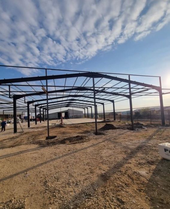 Vand Hale Structuri Metalice Saivane si Fânare