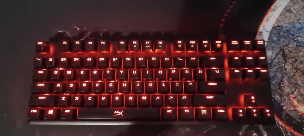 Механична клавиатура HyperX alloy fps pro червени суичове