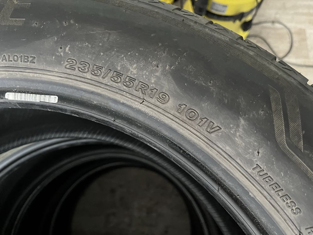 Летние шины Bridgestone 235/55 R19