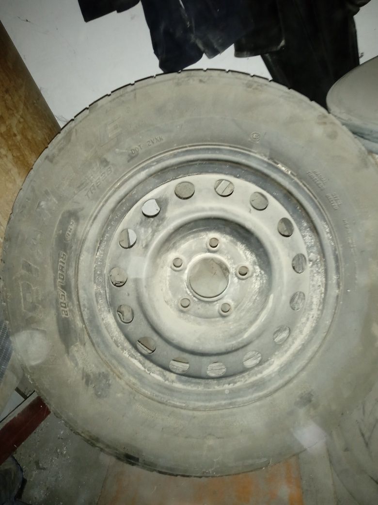 205/70R15размер покрышка с диском.