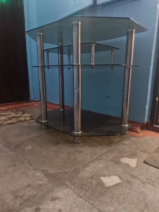 Стеклянна тумба под телевизор