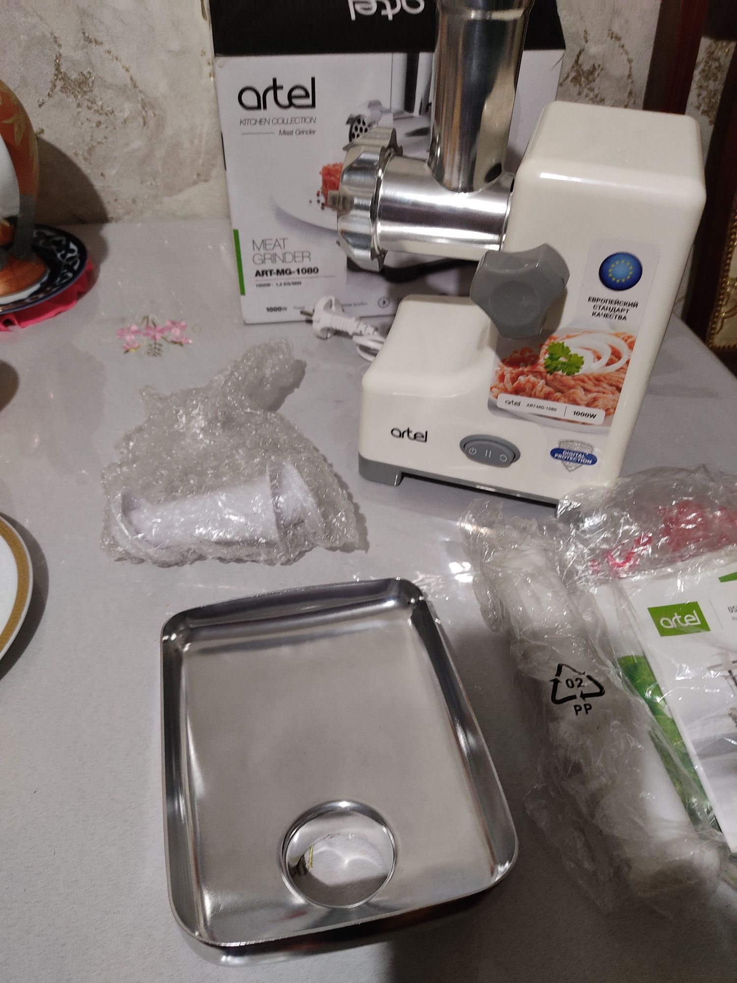 Продаю электрическую мясорубку