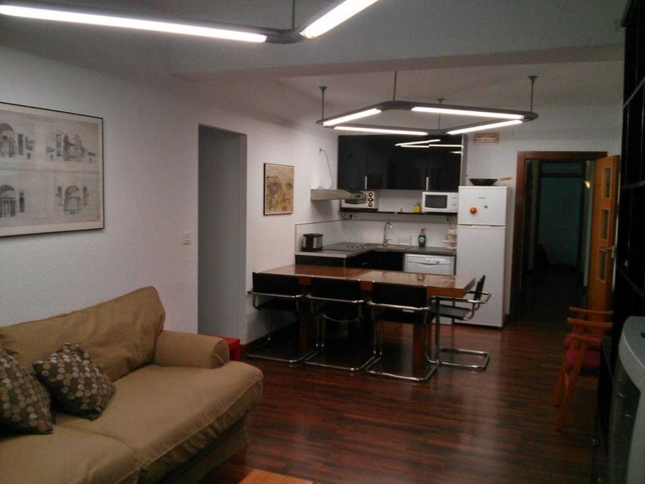 Дава се под наем Двустаен апартамент в София, Център - 65 кв.м за 397.8 € - Снимка #2