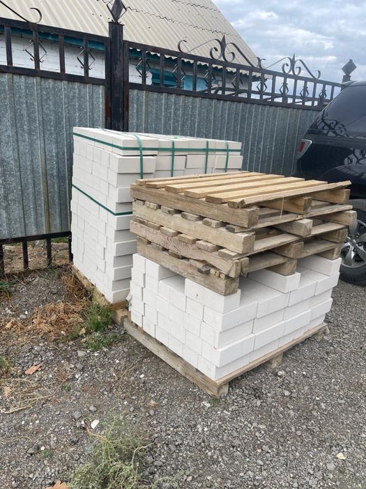 Кирпич сликатный новый 395 шт