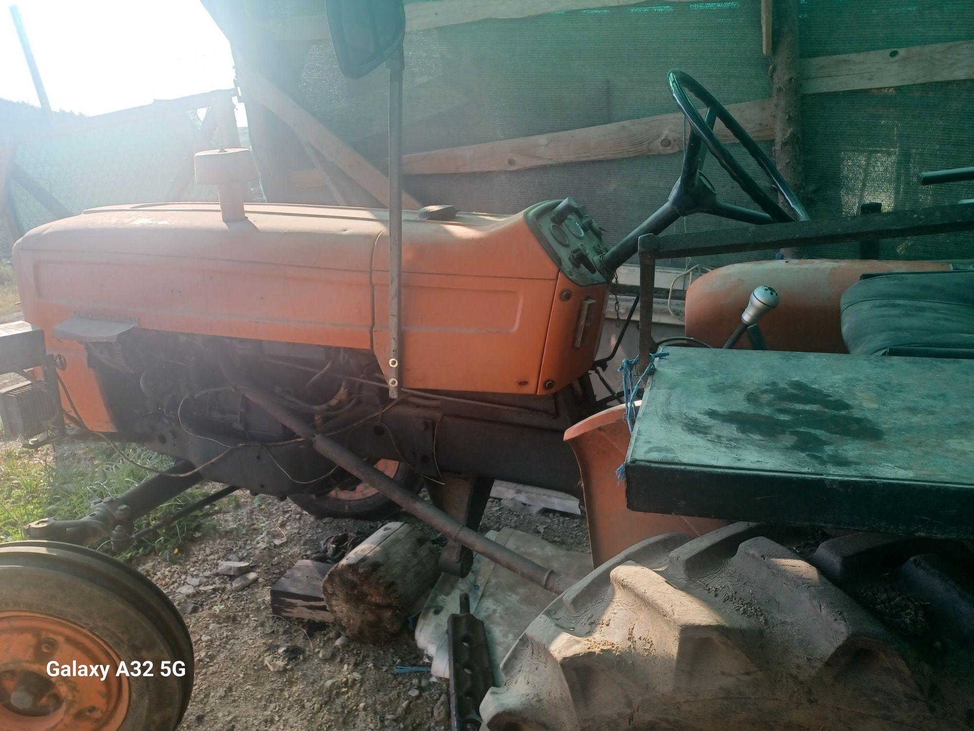 Vând tractor fiat 215