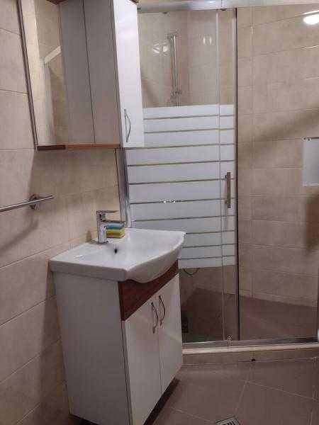 Дава се под наем Едностаен апартамент в Бургас, Център - 60 кв.м за 242.25 € - Снимка #4